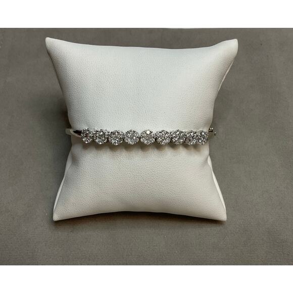 Stunning 14k White Gold Round Cluster Diamond Bangle Bracelet *Natural Diamonds* - Picture 1 of 4